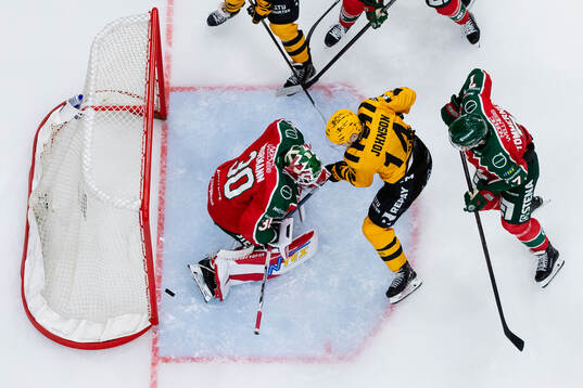 Skellefteås Andreas Johnson gör 0-1 på Frölundas