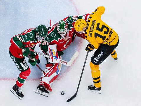 Skellefteås Lars Bryggman mot Frölundas Jacob Peterson