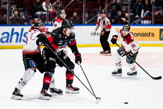 Örebros Svante Sjödin och Malmö Redhawks Axel Sundberg