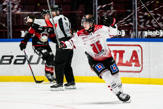 Örebros Noah Steen jublar