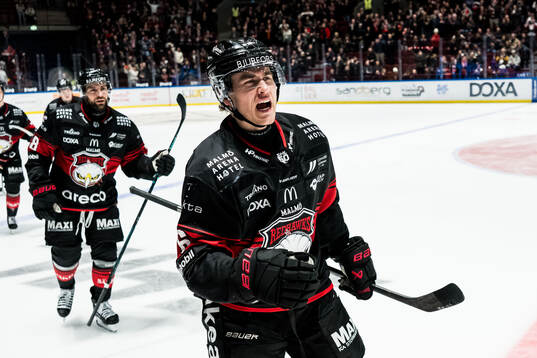 Malmö Redhawks Eemil Viro jublar