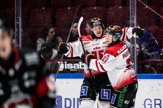 Örebros Patrik Karlkvist och Patrik Puistola jublar
