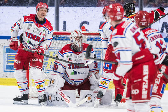 Timrås Didrik Strömberg och målvakt Jacob Johansson