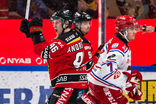 Luleås Pontus Andreasson jublar och Timrås Marcus