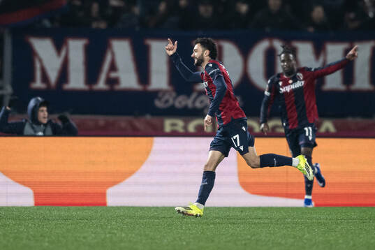 João Mário of Bologna celebrates