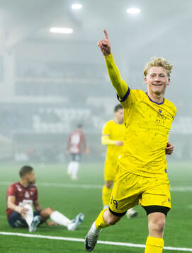 Mjällbys Romeo Leandersson jublar
