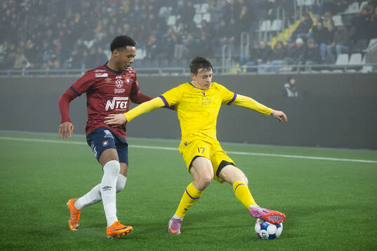 Örgrytes Marlon Ebietomere och Mjällbys Elliot Stroud