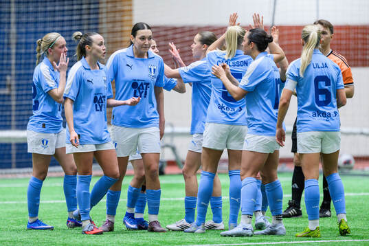 Malmö FFs Alexia Mitkovska jublar med lagkamrater