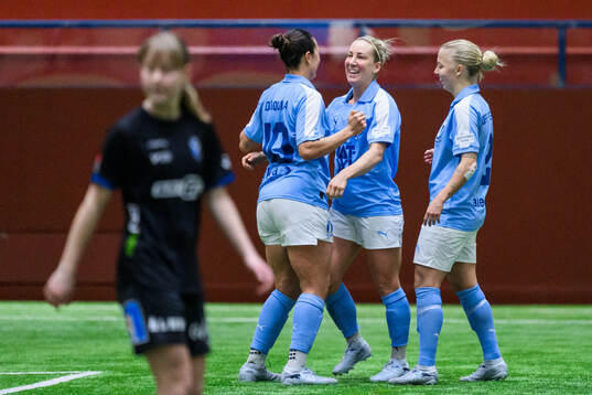 Malmö FFs Isabella D'Aquila jublar med lagkamrater