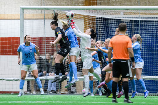 Växjö DFFs Josefin Harrysson mot Malmö FFs Wilma