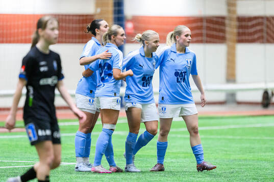 Malmö FFs Nathalie Hoff Persson jublar med lagkamrater