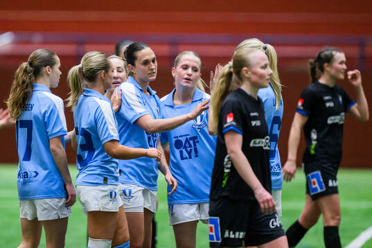 Malmö FFs Isabella D'Aquila jublar med lagkamrater