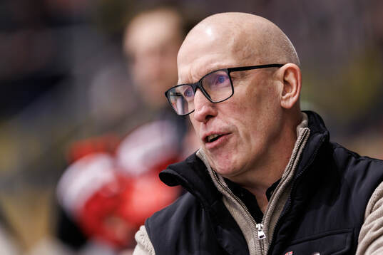 Modos huvudtränare Fredrik Andersson