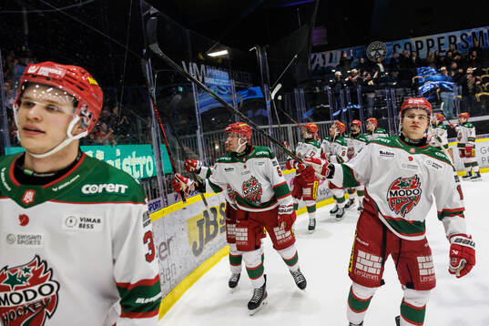 Modos spelare jublar efter, ishockeymatchen i