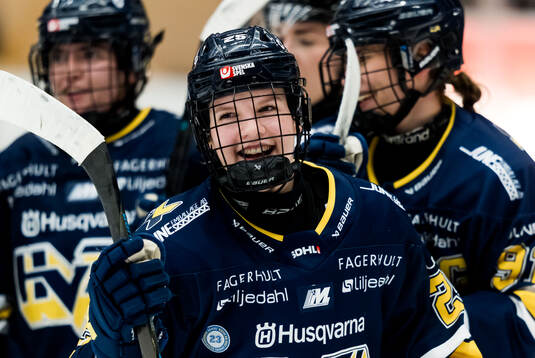 HV71s Alva Johansson jublar