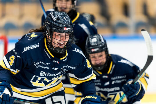HV71s Julia Shaunessy jublar