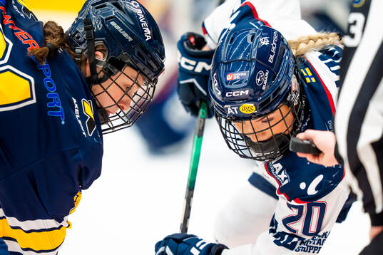 HV71s Evelyne Blais-Savoie och Linköpings Lova Blom
