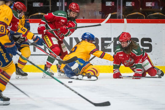 Modos Aoi Shiga med Lovisa Engström och  Emma Forsgren