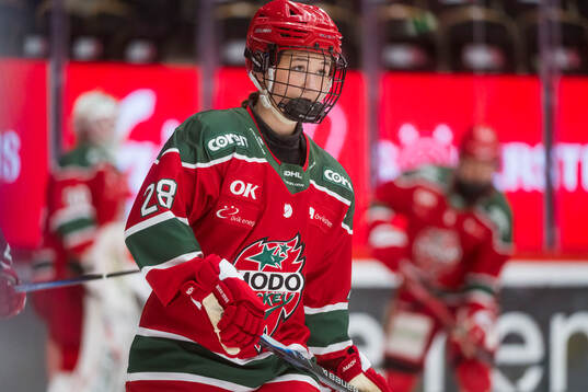 Modos Miranda Lindström innan ishockeymatchen i SDHL