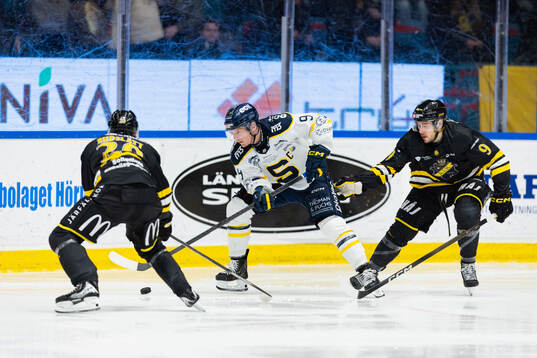 AIKs Rasmus Rudslätt, Södertäljes Patrik Zackrisson och