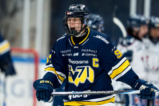 HV71s Emmi Rakkolainen reagerar