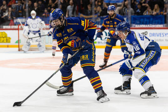 Djurgårdens Viggo Björck and Leksands Rocky Langvardt