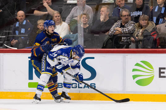 Djurgårdens Victor Eklund och Leksands Oskar Lang