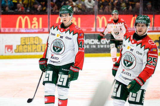 Frölundas Noah Dower Nilsson och Arttu Ruotsalainen deppar
