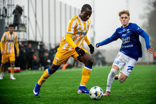 IFK Göteborgs Saidou Alioum Moubarak och Trelleborgs Isak