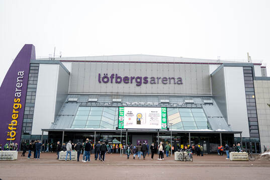 Exteriör av Löfbergs Arena