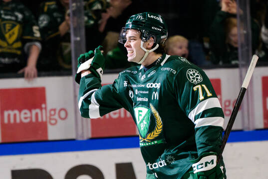 Färjestads Viktor Lodin jublar