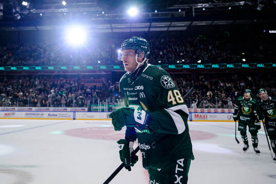 Färjestads Filip Roos jublar