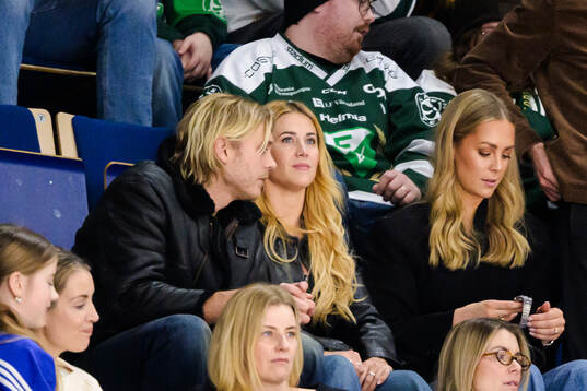 Molly Sandén på läktaren