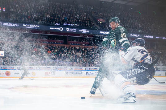 Färjestads Filip Roos och Växjös Hugo Gustafsson