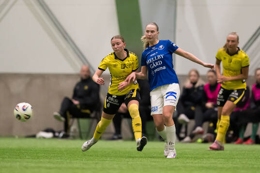 Elfsborgs Hanna Gunnarsson och Trelleborgs Amanda Olsson