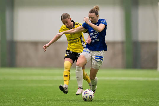 Elfsborgs Hanna Gunnarsson och Trelleborgs Amanda Olsson