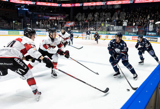 Malmö Redhawks Felix Carell och Kalle Hemström mot
