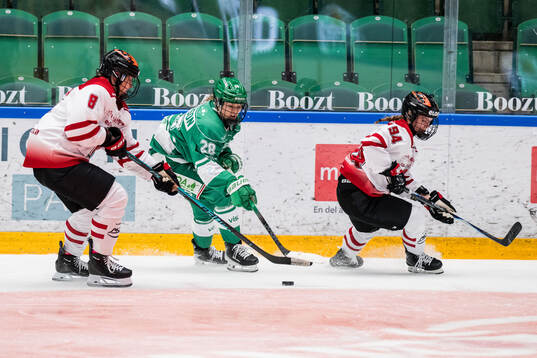 Örebros Jenniina Kuoppala och Rögles Emily Gustafson och