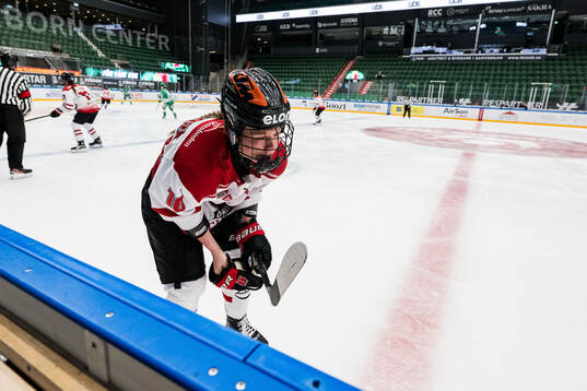 Örebros Ella Lindmark har ont