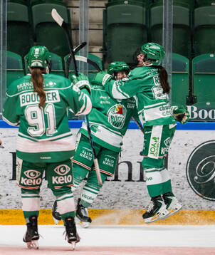 Rögles Margot Huot-Marchand och Emma Rehn jublar