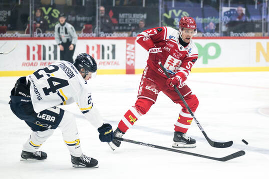HV71s Hampus Eriksson och Timrås Anton Wedin
