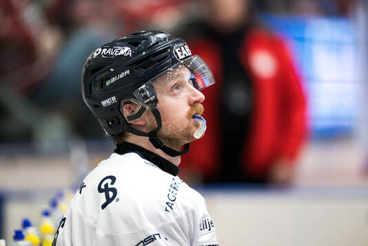 HV71s Riley Woods
