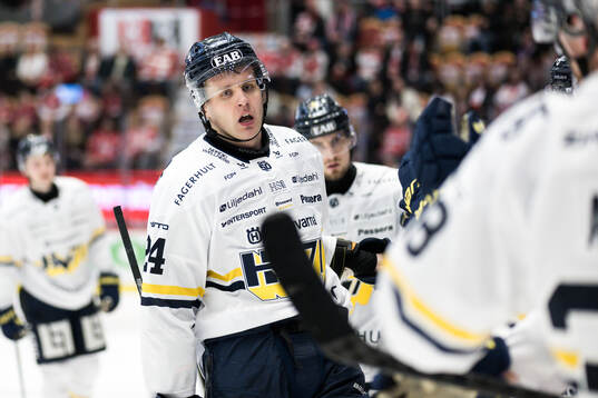 HV71s Hampus Eriksson jublar