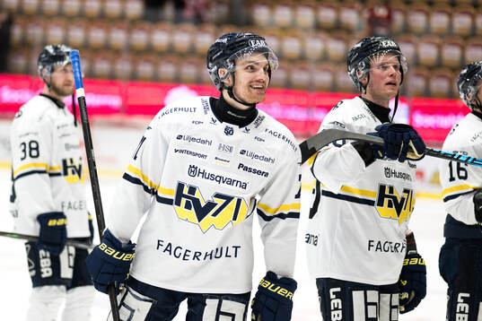 HV71s William Ignberg Nilsson jublar