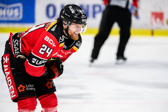 Luleås Brendan Shinnimin har ontunder ishockeymatchen i