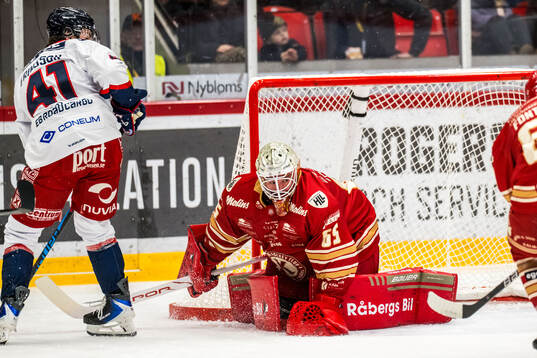Oskarshamns Melker Eriksson och Kalmars målvakt Jacob