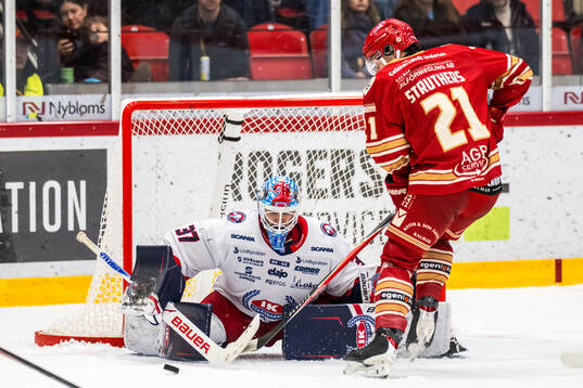 Oskarshamns målvakt Emil Vuorio och Kalmars Matthew