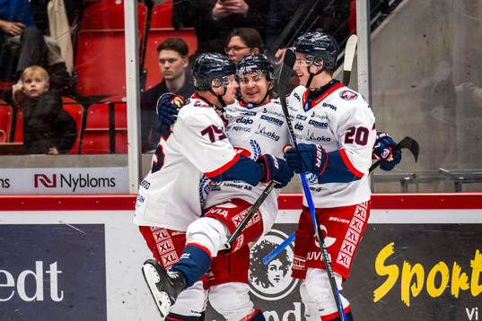 Oskarshamns Joni Ikonen jublar