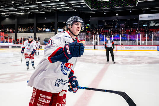 Oskarshamns Joni Ikonen jublar