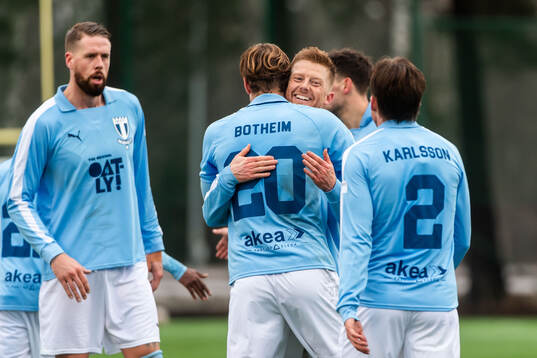 Malmö FFs Anders Christiansen jublar med Erik Botheim